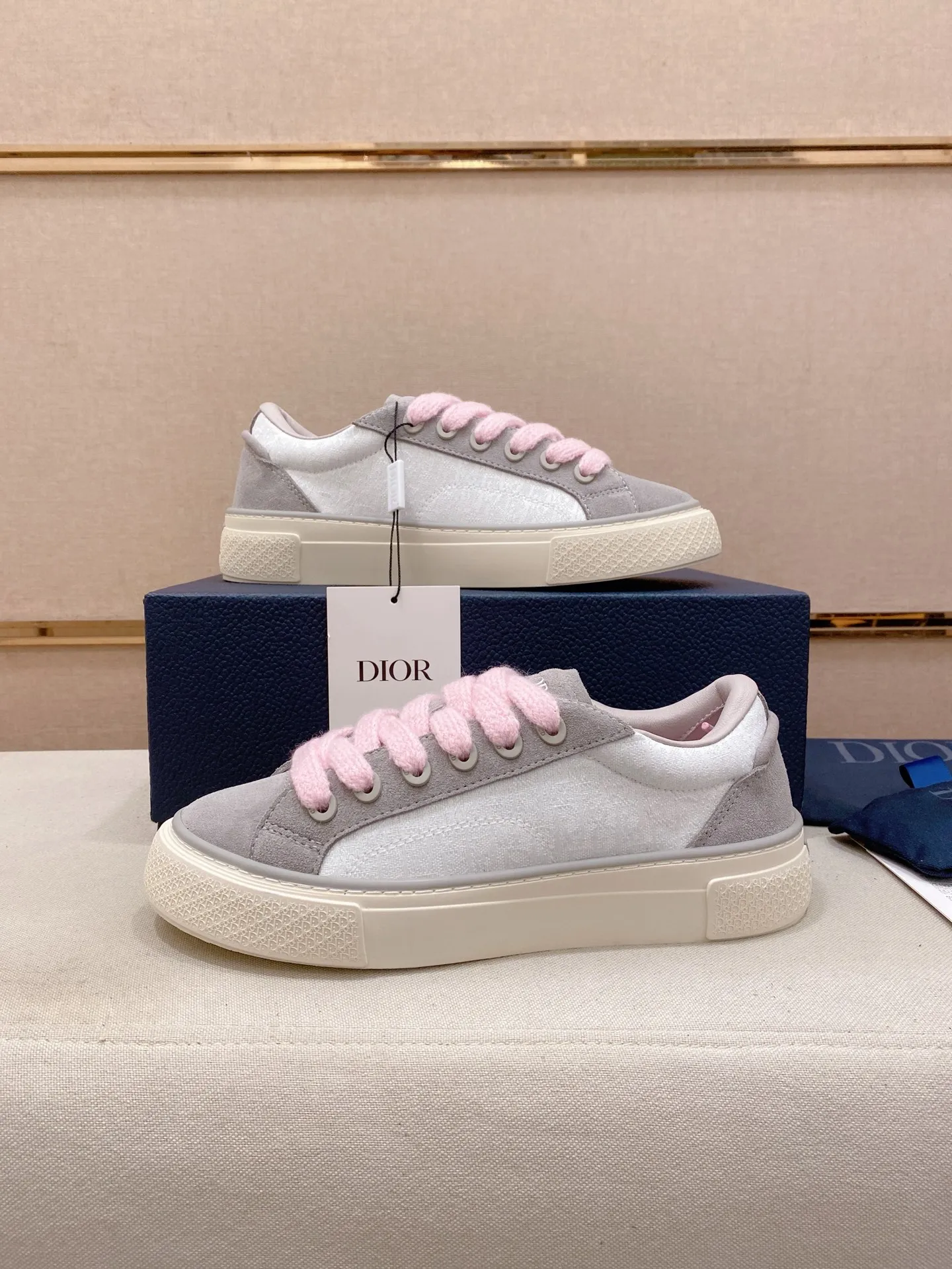 Factory price: 300 Men's shoes 💰[Dior·Dior] Top 🔍Couple style 💏🔍New casual sports style couple shoes, new four-season design, perfect workmanship, lace-up lazy style to create cabinet quality, upper: imported first-layer cowhide, sheepskin lining is soft and comfortable, ultra-light TPU wear-resistant outsole, simple, versatile fashion men's shoes, excellent color code number 35--44